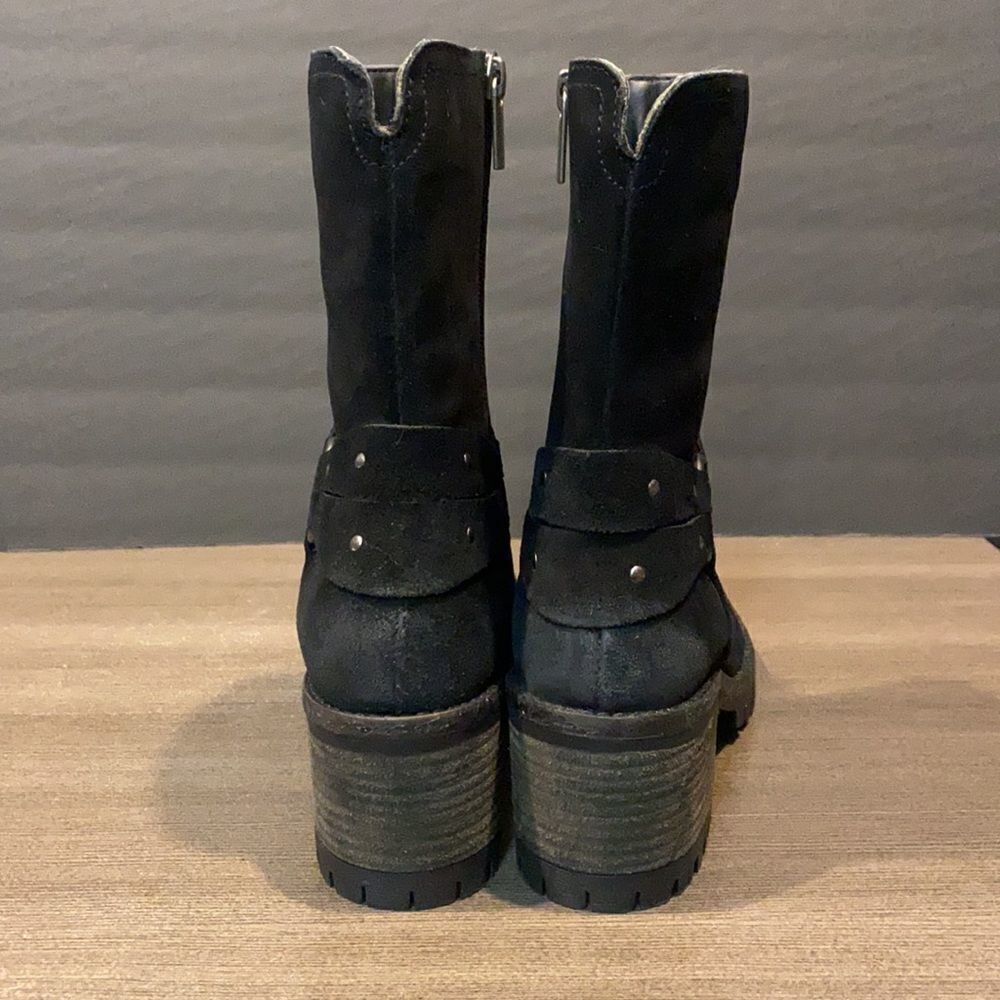Women's Black Mid-Calf Suede Block Heel Boot - Picture 5 of 11